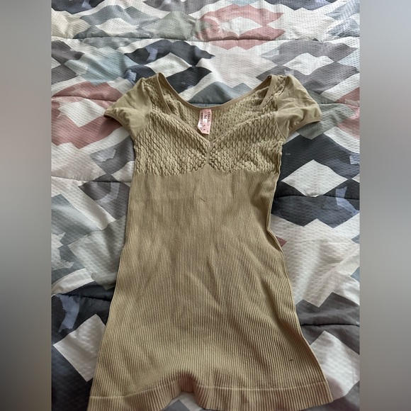 Cream color shirt - Picture 1 of 3